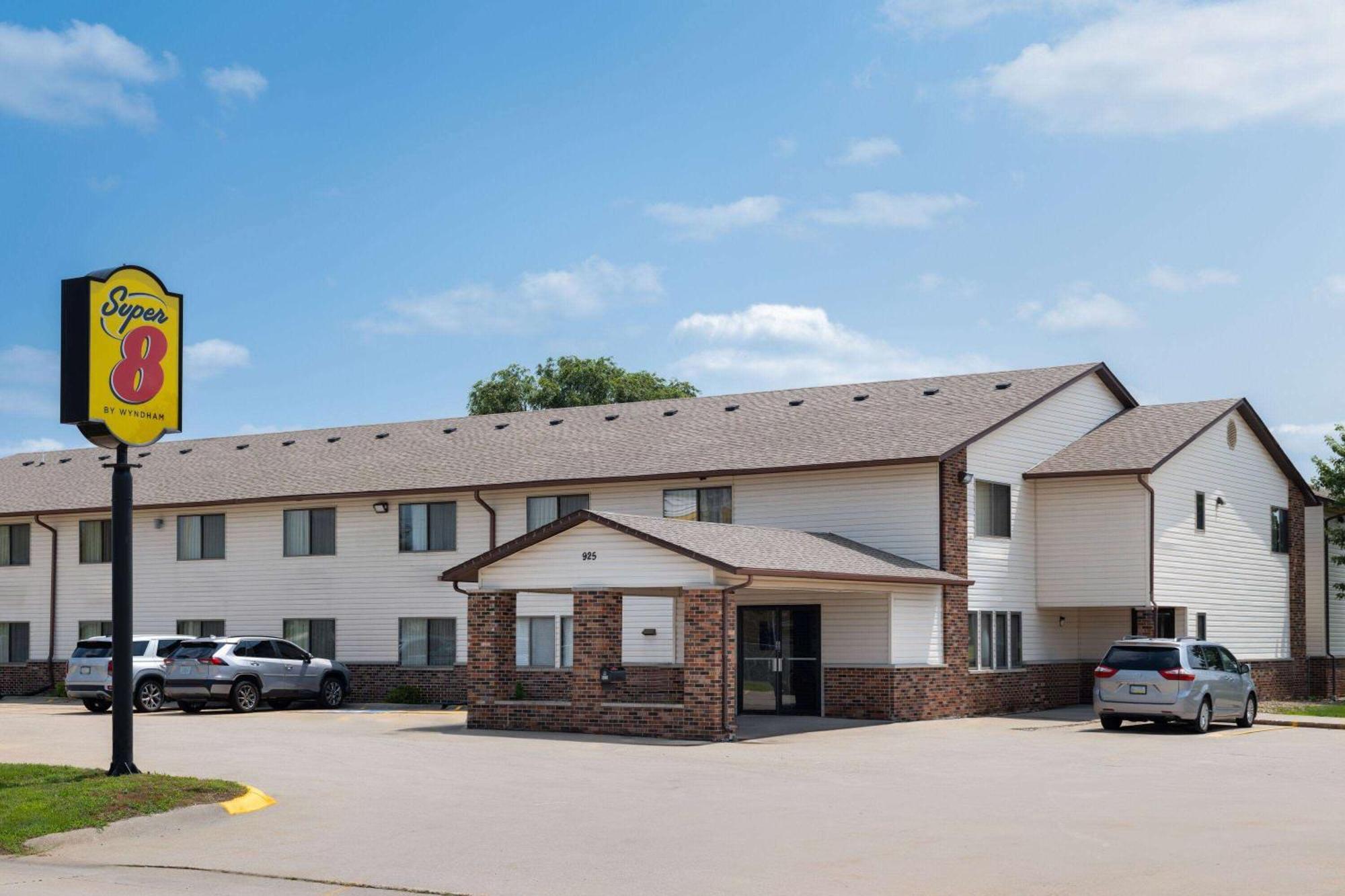 Super 8 By Wyndham Dyersville Экстерьер фото